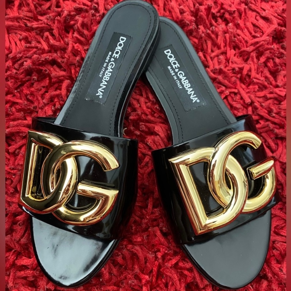 Dolce & Gabbana Black Slides With gold